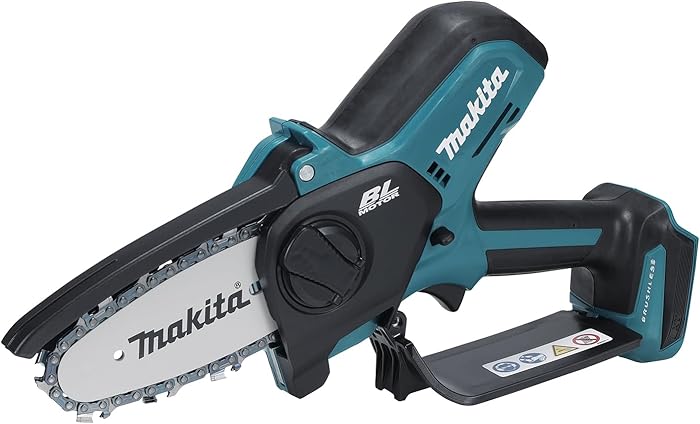 MAKITA DUC101Z : la mini tronçonneuse qui déchire tout en élagage !
